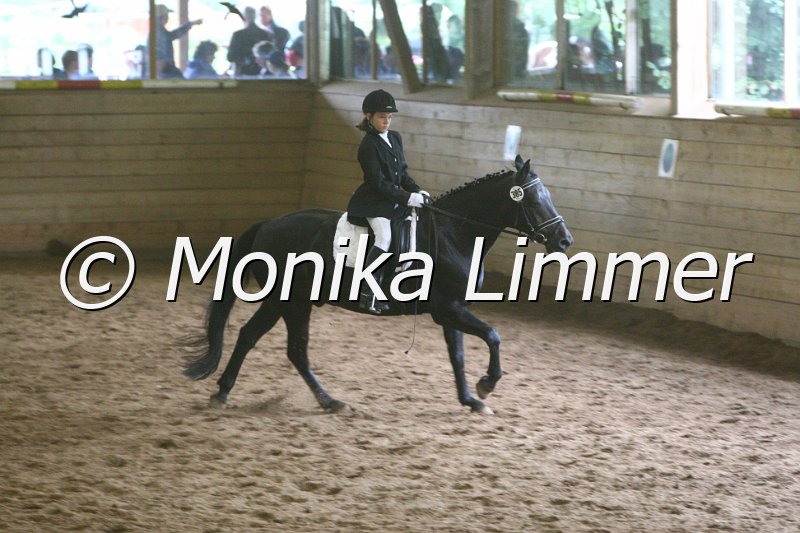 007L8577_Dress reiter WB.JPG